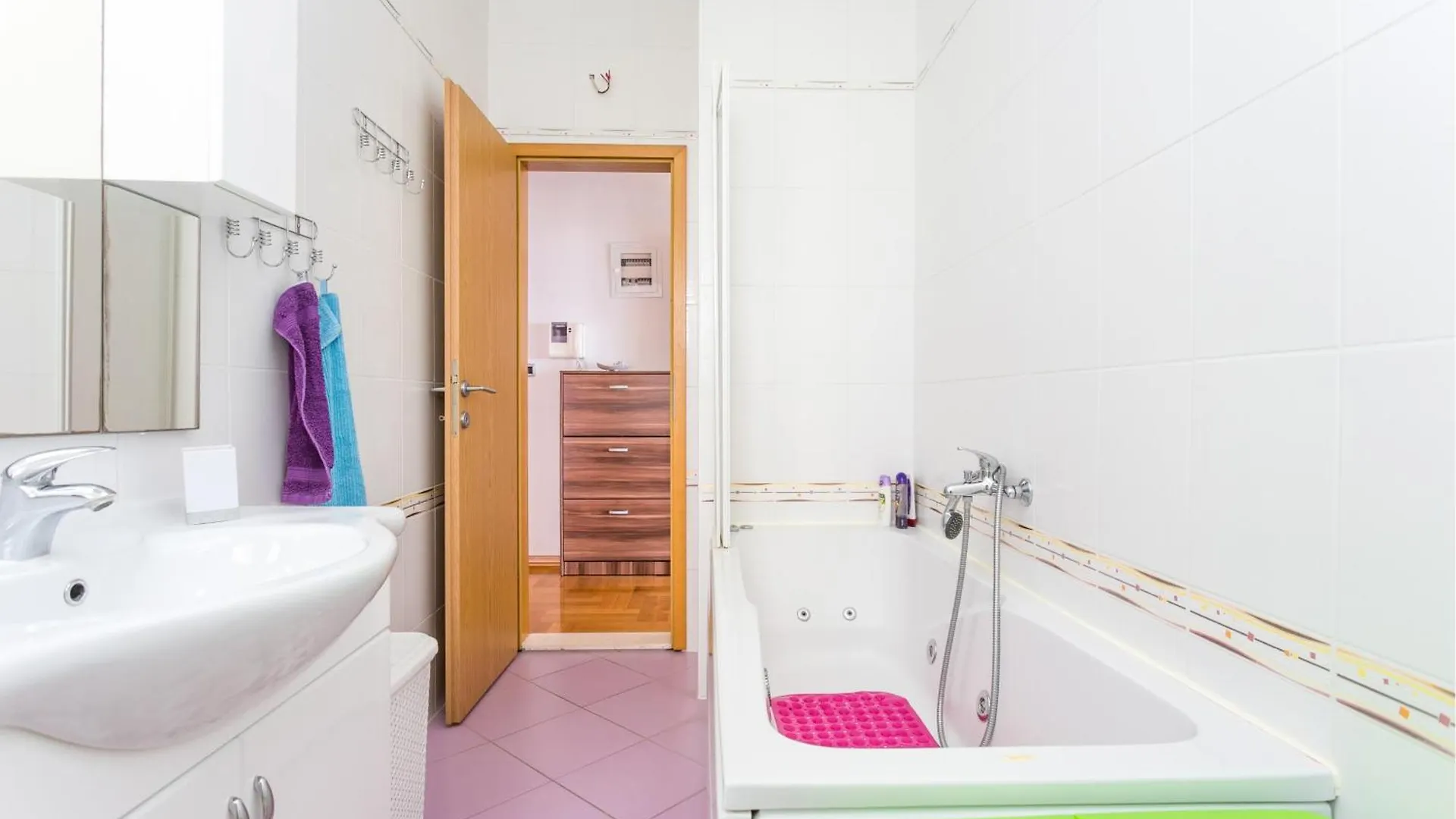 Apartments With A Parking Space Seget Donji, Trogir - 21374 Croácia